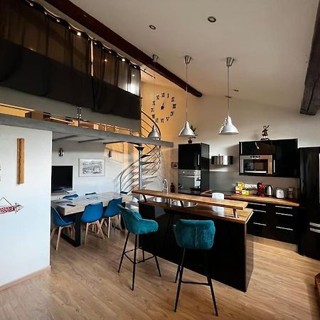 Pepite Rare 8 Personnes Au Coeur Battant Du Vieux Lyon Apartment Exterior photo