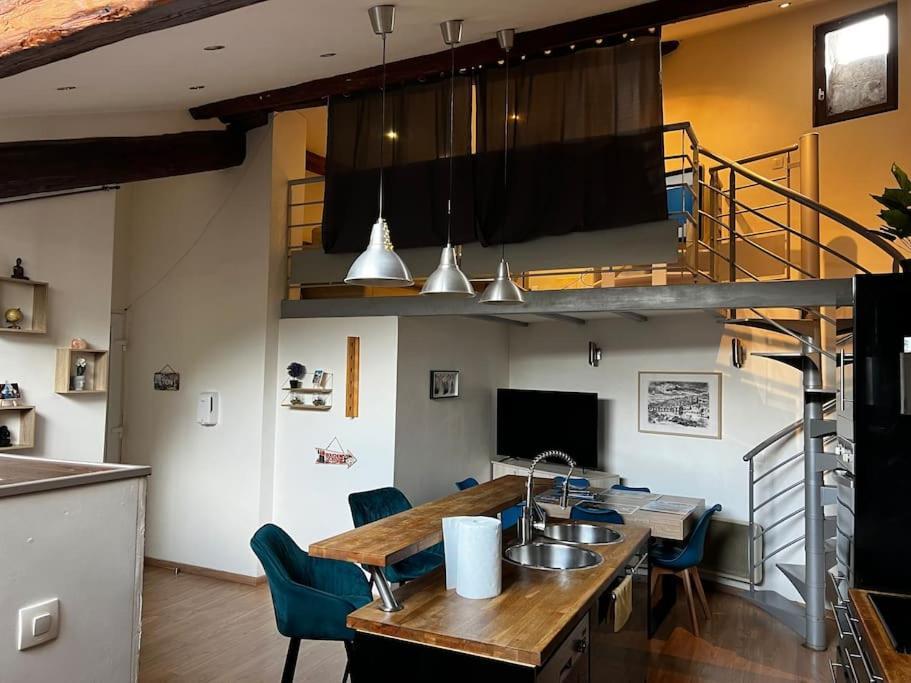 Pepite Rare 8 Personnes Au Coeur Battant Du Vieux Lyon Apartment Exterior photo