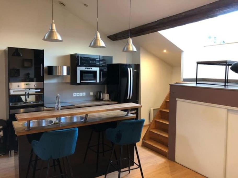 Pepite Rare 8 Personnes Au Coeur Battant Du Vieux Lyon Apartment Exterior photo