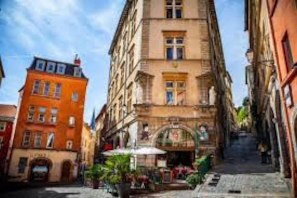 Pepite Rare 8 Personnes Au Coeur Battant Du Vieux Lyon Apartment Exterior photo