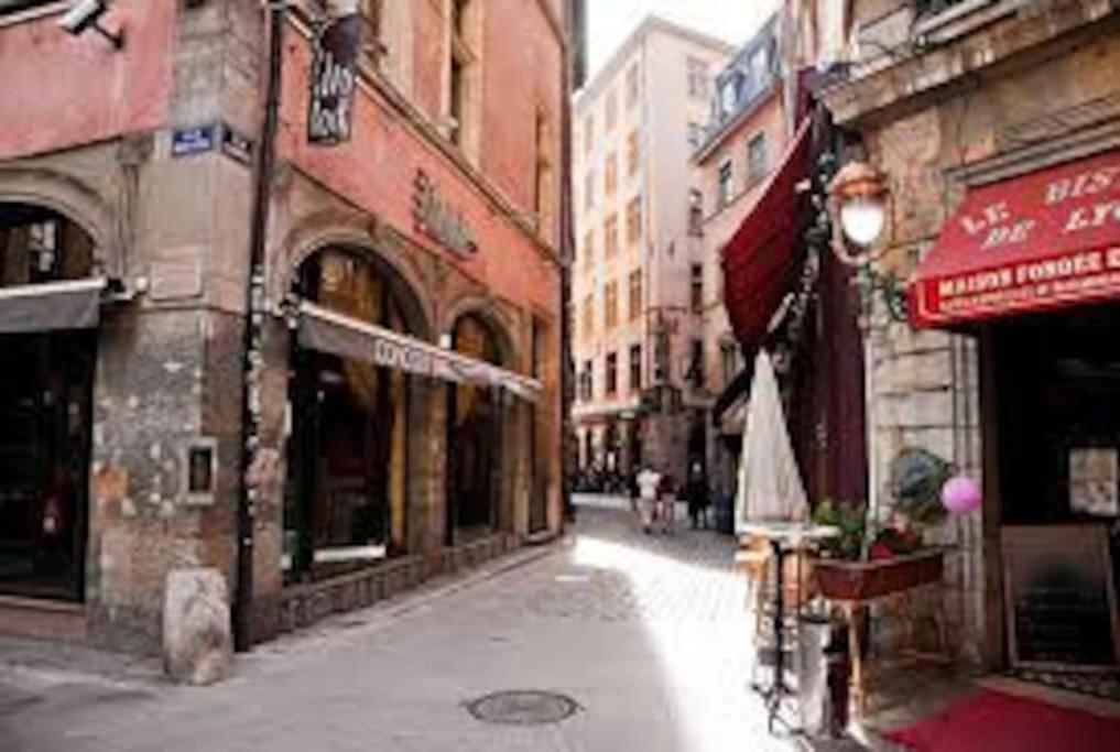 Pepite Rare 8 Personnes Au Coeur Battant Du Vieux Lyon Apartment Exterior photo